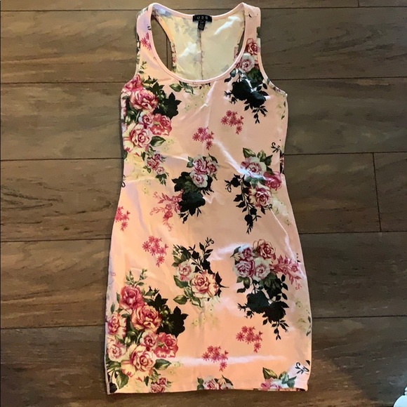 Dresses & Skirts - Pink floral mini dress